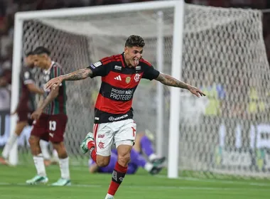 Imagem ilustrativa da imagem Carrascal decide, Flamengo vence o Fluminense e segue líder do Brasileiro