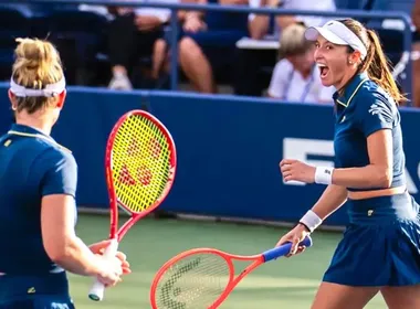 Imagem ilustrativa da imagem De olho na liderança: dupla de Stefani vence estreia no WTA de Wuhan
