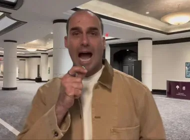 Imagem ilustrativa da imagem Eduardo Bolsonaro pede pressão internacional contra reeleição de Lula