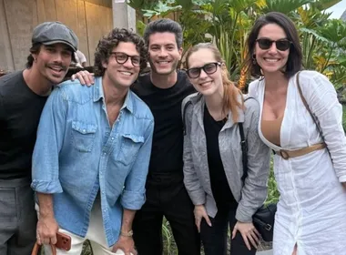 Imagem ilustrativa da imagem Elenco de Rebelde é criticado por foto sorrindo após velório de Lua Blanco