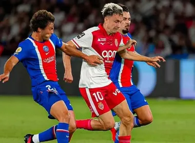 Imagem ilustrativa da imagem Filipe Luís "se vinga", Monaco vence o PSG de virada no Campeonato Francês