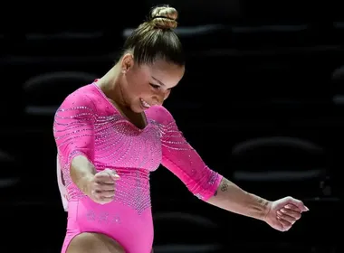 Imagem ilustrativa da imagem Flávia Saraiva é ouro nas assimétricas da Copa do Mundo de ginástica