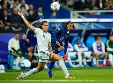 Imagem ilustrativa da imagem França pressiona, mas Donnarumma garante empate da Itália