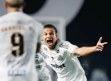 Imagem ilustrativa da imagem Gabigol vira garçom, Santos faz 2 a 0 e abre vantagem sobre o Atlético-MG
