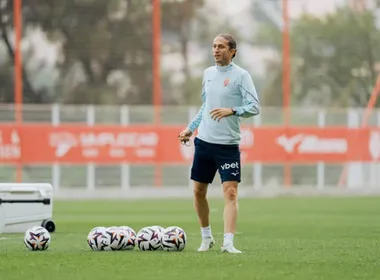 Imagem ilustrativa da imagem Jornal espanhol chama Filipe Luís de 'invencível' e vê brasileiro ameaçar o PSG