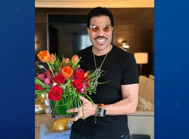 Imagem ilustrativa da imagem Lionel Richie passa por procedimento cardíaco e cancela shows