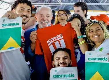 Imagem ilustrativa da imagem Lula garante versão universitária do “Pé de Meia” caso seja reeleito