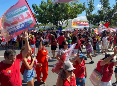 Imagem ilustrativa da imagem Manifestantes pró-Lula fazem ato na Terceira Ponte nesta tarde