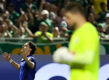 Imagem ilustrativa da imagem Palmeiras supera pênalti perdido, vence Red Bull Bragantino e assume liderança
