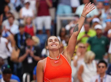 Imagem ilustrativa da imagem Sabalenka vence Noskova em batalha e vai à semifinal do US Open