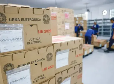 Imagem ilustrativa da imagem Tribunais distribuem urnas e preparam sessões para eleição