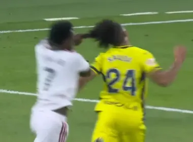 Imagem ilustrativa da imagem Vini Jr. é flagrado empurrando funcionário após expulsão pelo Real Madrid