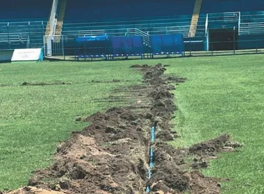 Imagem ilustrativa da imagem Vitória avança em obras para modernizar irrigação do gramado