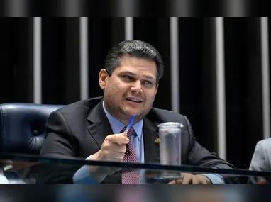 Da esquerda para a direita: Flávio Bolsonaro, Nikolas Ferreira e Lorenzo Pazolini