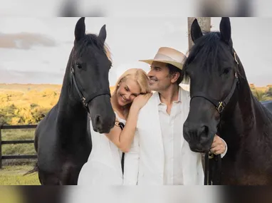 Pedro Scooby e Lívia Andrade foram vistos juntos após evento