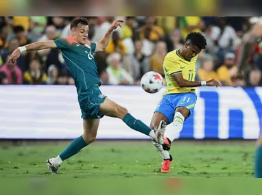 Imagem ilustrativa da imagem Brasil marca no último lance e evita vexame contra a Austrália