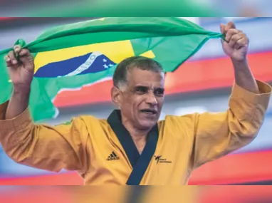 Capixaba segura a bandeira brasileira na Califórnia após a travessia