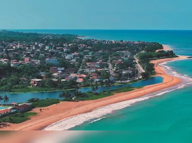Praia de Manguinhos, que fica a cerca 
de 25 km de Vitória
