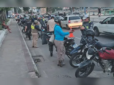 Veículo ficou totalmente destruído