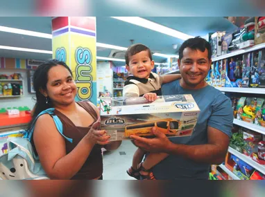 Fábio Alves, ao lado de outros agentes do DOT, afirma que haverá fiscalizações na Serra com uso de bafômetro