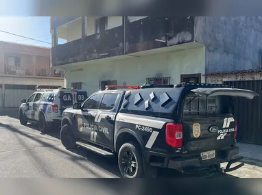 Buraco foi feito no teto da casa onde estava “Tio Patinhas”, mas os policiais chegaram no momento em que ele tentava acessar o local para fugir