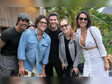 Ator descreve fase em ‘Grey’s Anatomy’ marcada por recaídas, cinco internações em reabilitação e apoio de Shonda Rhimes e Rebecca Gayheart.