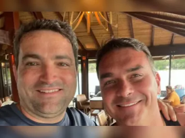 Imagem ilustrativa da imagem Entenda inquérito que mira ligação entre Flávio Bolsonaro e Willer Tomaz