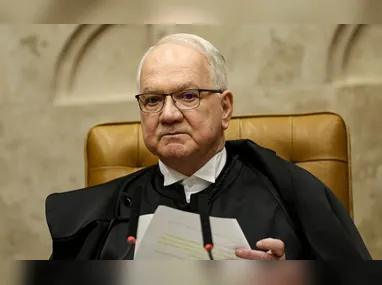 Edson Fachin e André Mendonça durante sessão no STF