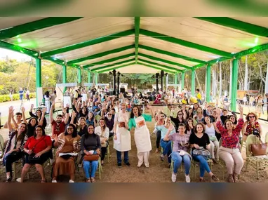 Participantes da Batalha do 9, que acontece semanalmente, às quartas-feiras, no Portal do Príncipe, em Vitória, e reúne cerca de 30 MCs por evento