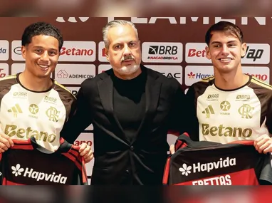 Luciano comemora com Arthur