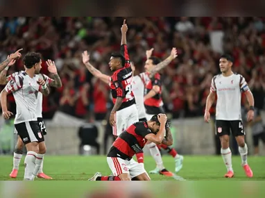 O atacante inglês Harry Kane, do Bayern de Munique, desbancou nomes como Kylian Mbappé e Lamine Yamal para ser eleito o melhor jogador do mundo nesta segunda-feira, 26, pela tradicional premiação Bola de Ouro, da revista francesa France Football