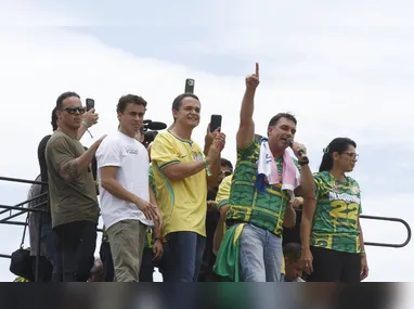 Aconteceu na manã deste sábado (17) o ato “Paz Para Viver Um Novo Tempo”, que reuniu o candidato a presidência Flávio Bolsonaro e o candidato ao governo do Espírito Santo, Lorenzo Pazolini.