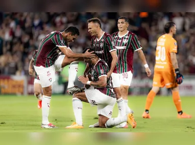 Puma Rodríguez (D), do Vasco, disputa lance com Christian Mafla, do Independiente Santa Fe, na partida de ida das quartas de final da Copa Sul-Americana 2026, em Bogotá na Colômbia, nesta terça-feira, 8