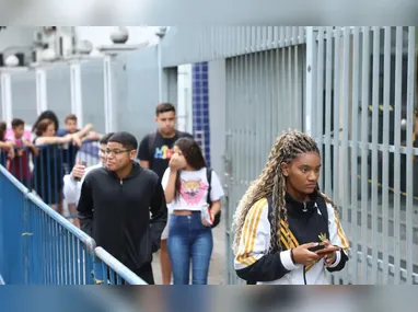 A professora de História Caroline Frassi, do Colégio Salesiano, explica que a prova é interdisciplinar