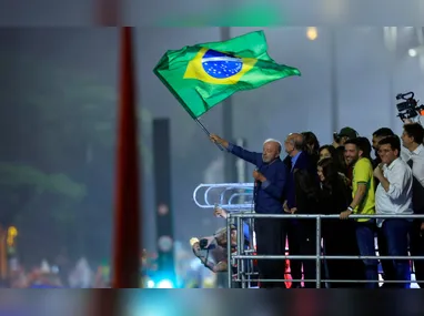 Após contestar o resultado, Flávio Bolsonaro recua, reconhece vitória de Lula e diz que vai organizar a oposição e fazer do Congresso uma fortaleza