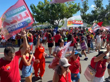 Imagem ilustrativa da imagem Manifestantes pró-Lula fazem ato na Terceira Ponte nesta tarde