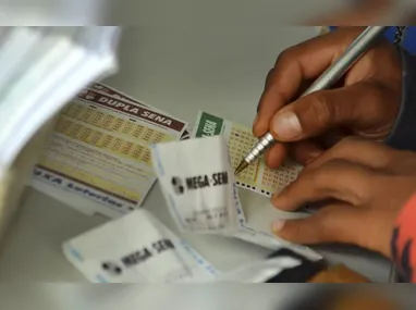 Imagem ilustrativa da imagem Mega-Sena sorteia prêmio acumulado de R$ 102 milhões nesta quinta