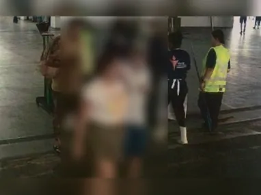 Imagem ilustrativa da imagem Mulheres que furtavam celular em ônibus faziam parte de quadrilha. Veja como agiam