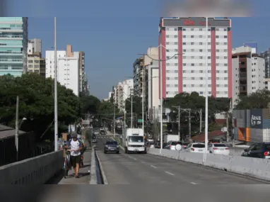 O presidente Luiz Inácio Lula da Silva anuncia medidas para microempreendedores individuais (MEIs) em cerimônia no Palácio do Planalto