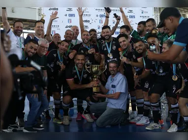 Villalba comemora o gol da virada cruzeirense