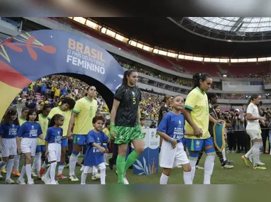 O goleiro Carlos Miguel, da SE Palmeiras, comemora defesa de pênalti em jogo contra a equipe da Liga Desportiva Universitaria, durante partida válida pelas quartas de final, volta, da Conmebol Libertadores, no Estádio Rodrigo Paz Delgado