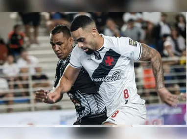 Lionel Messi recebe a Bola de Ouro de melhor jogador da Copa do Mundo de 2022