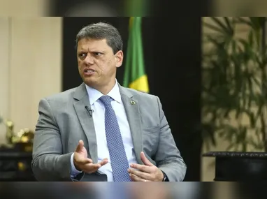 Imagem ilustrativa da imagem Tarcísio vence Haddad e é reeleito no 1º turno em SP
