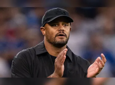 Imagem ilustrativa da imagem Técnico do Bayern, Kompany desmaia em treino e levado às pressas para hospital