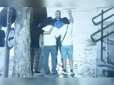 Criminosos se passaram por policiais, invadiram oficina de costura e fizeram reféns na região central de São Paulo.