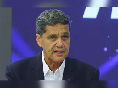 Lorenzo Pazolini durante a sabatina com George Bitti e Eduardo Maia