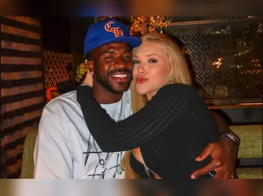Ex-marido de Katy Perry nega sete acusações de estupro e agressão sexual ligadas a supostos casos entre 1999 e 2005.