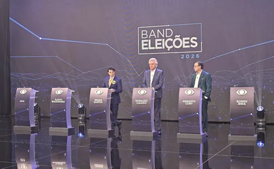 Imagem ilustrativa da imagem Band confirma debate com Lula e manterá púlpito de Flávio Bolsonaro vazio