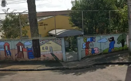 Imagem ilustrativa da imagem Homem faz reféns em escola de Curitiba e é morto pela polícia