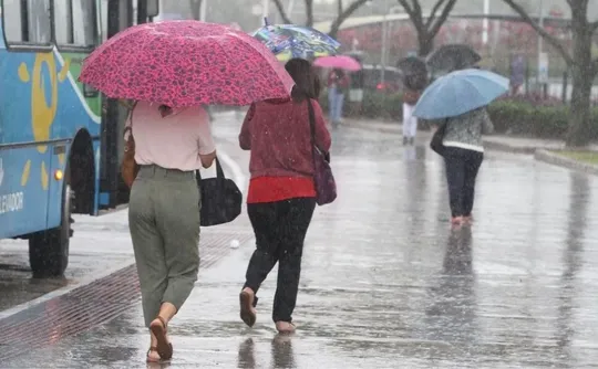 Imagem ilustrativa da imagem Inmet alerta para tempestade, ventos fortes e granizo em 56 cidades do ES